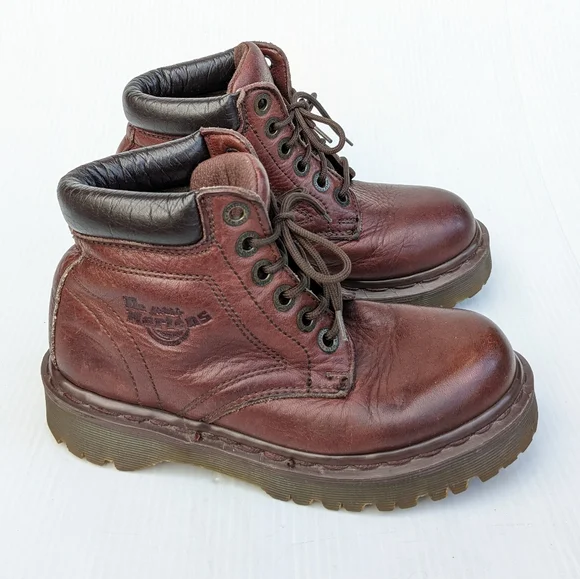 DOC MARTENS 8284 England made chunky lug tread lace-up boots